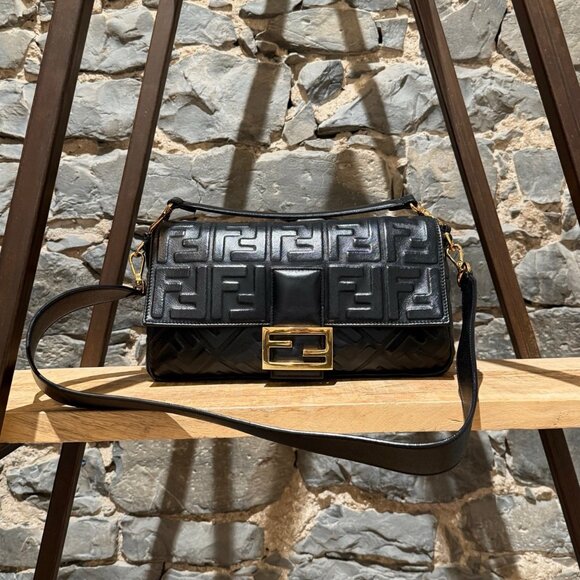 Fendi Black Leather FF Embossed Large Baguette Two Way Bag - Picture 1 of 16
